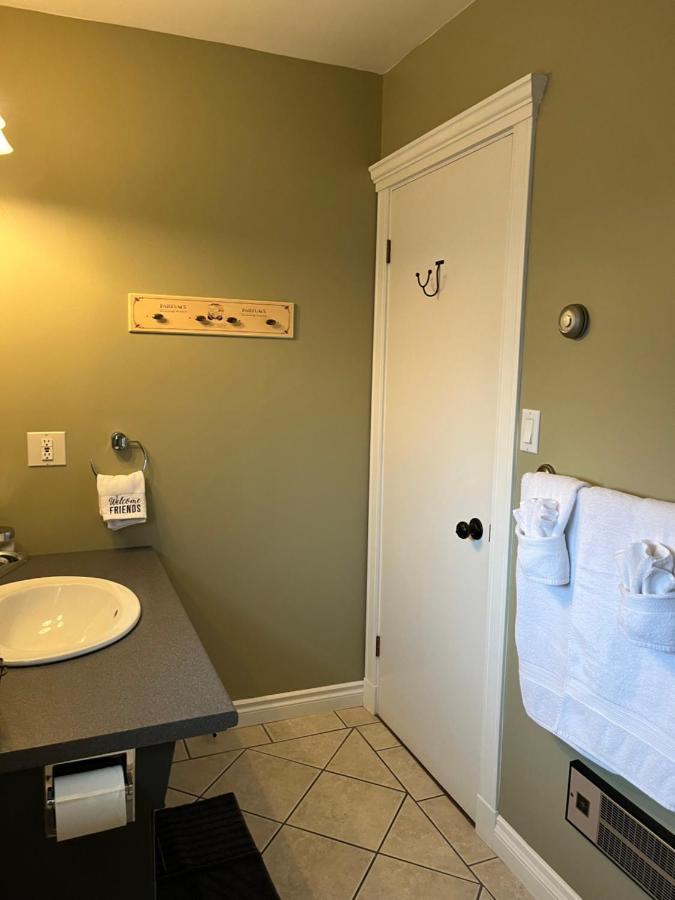 Sunny Shuswap B&B Chase Exterior photo